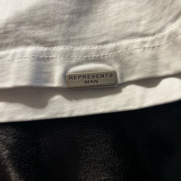 Represent tee - Picture 2 of 4